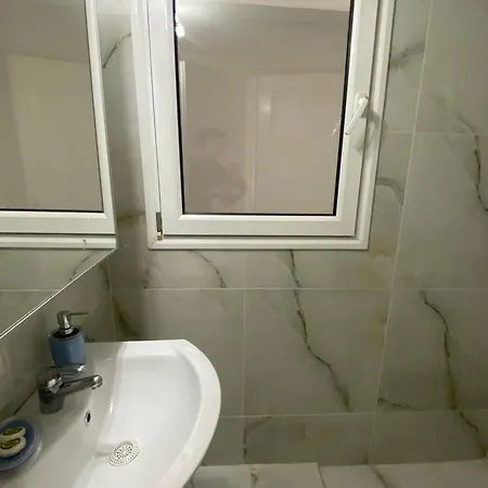 Sunnyside Apartment *